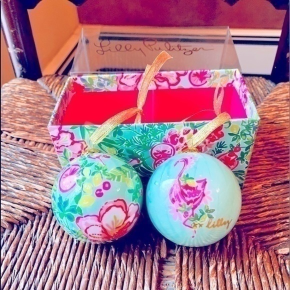 ✨💖 Lilly Pulitzer Seafoam Green and Flamingo Pink Ornament Set 💖 - Picture 3 of 12